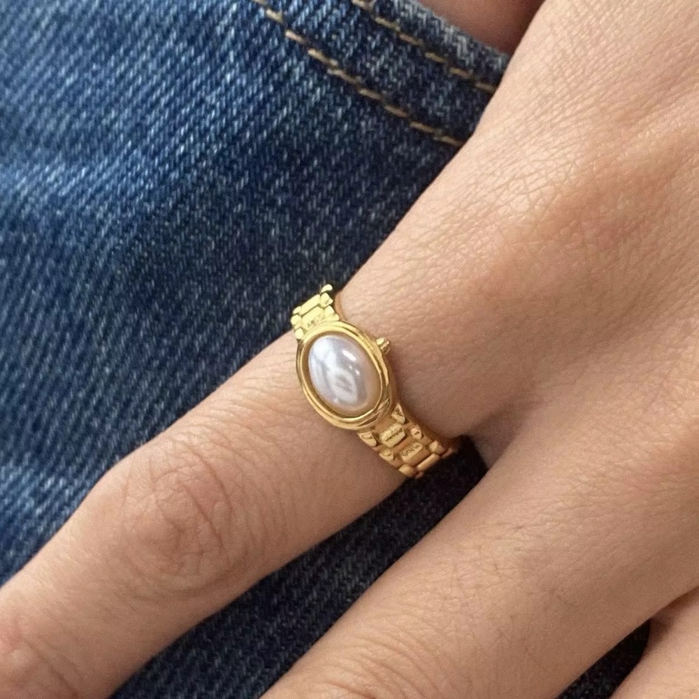 Size 7 | 18K Gold Plated Oval Pearl Watch ring